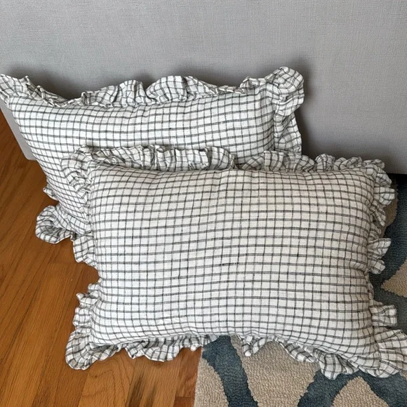 Frontgate Ruffled Pillows - 20” x 14” - Picture 9 of 16